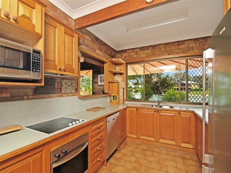 16 Kingfish Court, Palm Beach QLD 4221