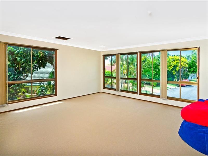 16 Kingfish Court, Palm Beach QLD 4221