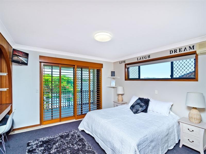 160 Tallebudgera Drive, Palm Beach QLD 4221