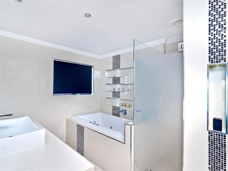 160 Tallebudgera Drive, Palm Beach QLD 4221