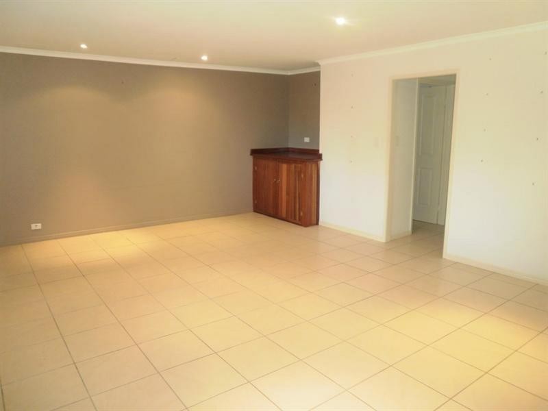 8 Fourth Avenue, Palm Beach QLD 4221