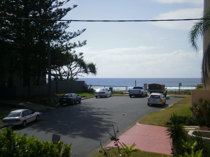 8 Fourth Avenue, Palm Beach QLD 4221