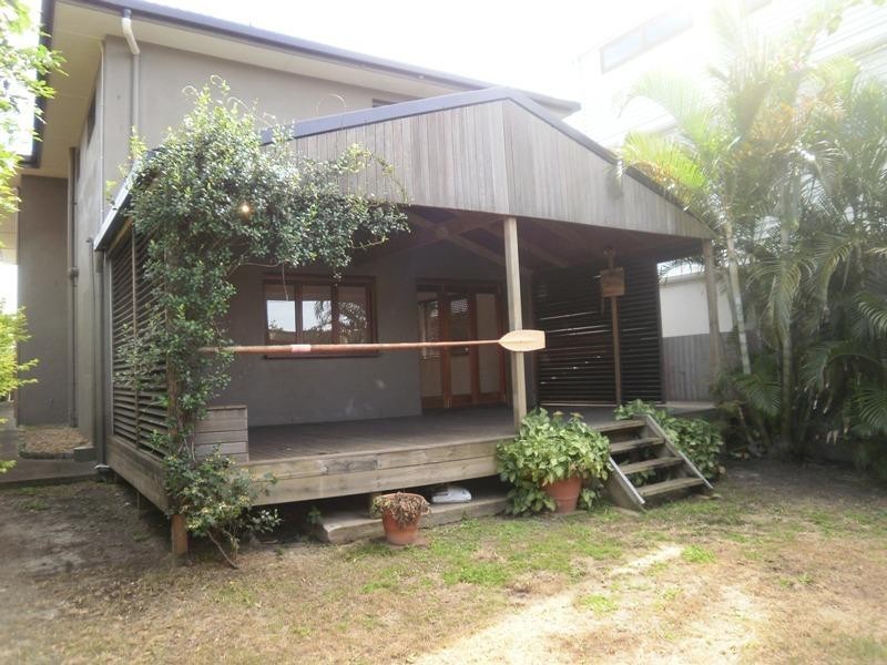 8 Fourth Avenue, Palm Beach QLD 4221