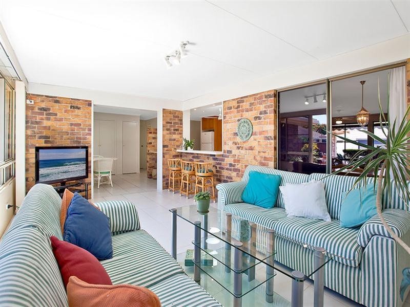 11 Kurrajong Court, Palm Beach QLD 4221
