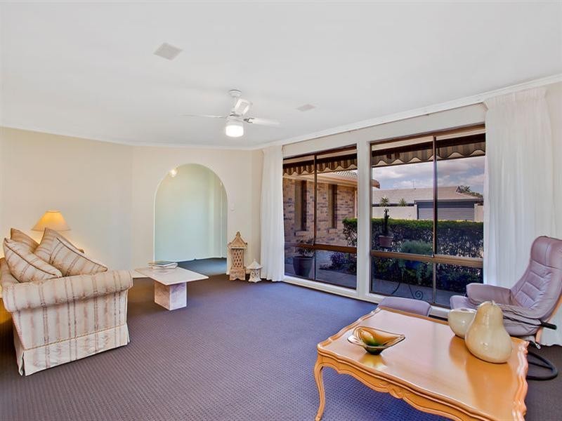 11 Kurrajong Court, Palm Beach QLD 4221