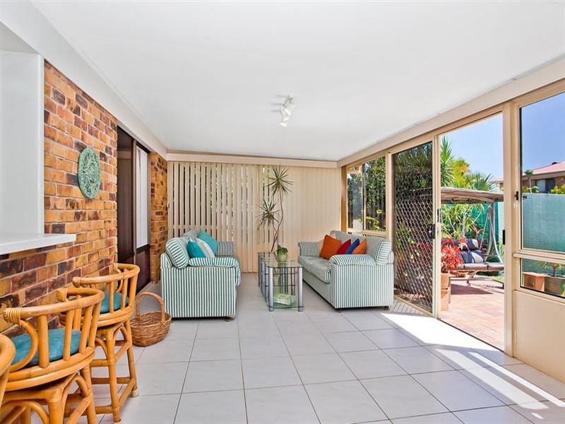11 Kurrajong Court, Palm Beach QLD 4221