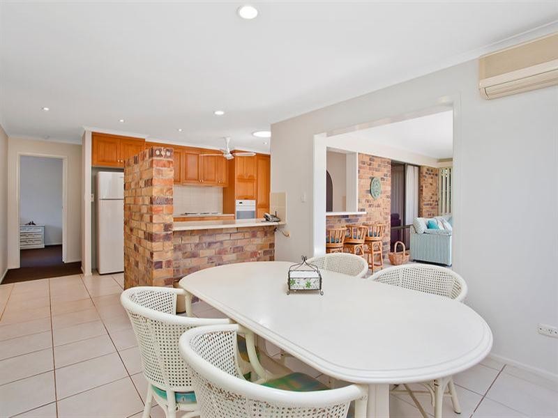 11 Kurrajong Court, Palm Beach QLD 4221