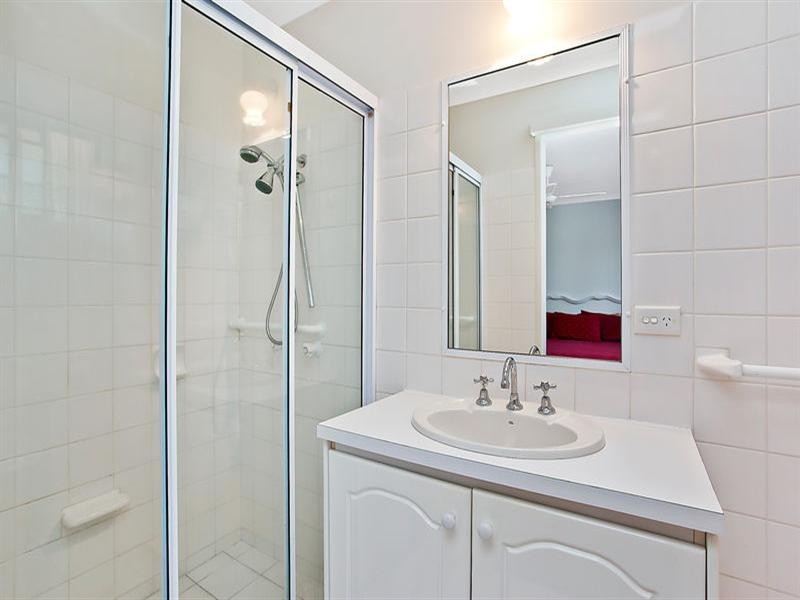 11 Kurrajong Court, Palm Beach QLD 4221