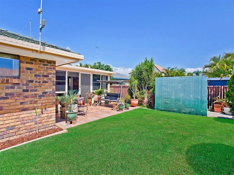 11 Kurrajong Court, Palm Beach QLD 4221