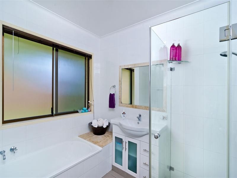 4 Ballidu Close, Elanora QLD 4221