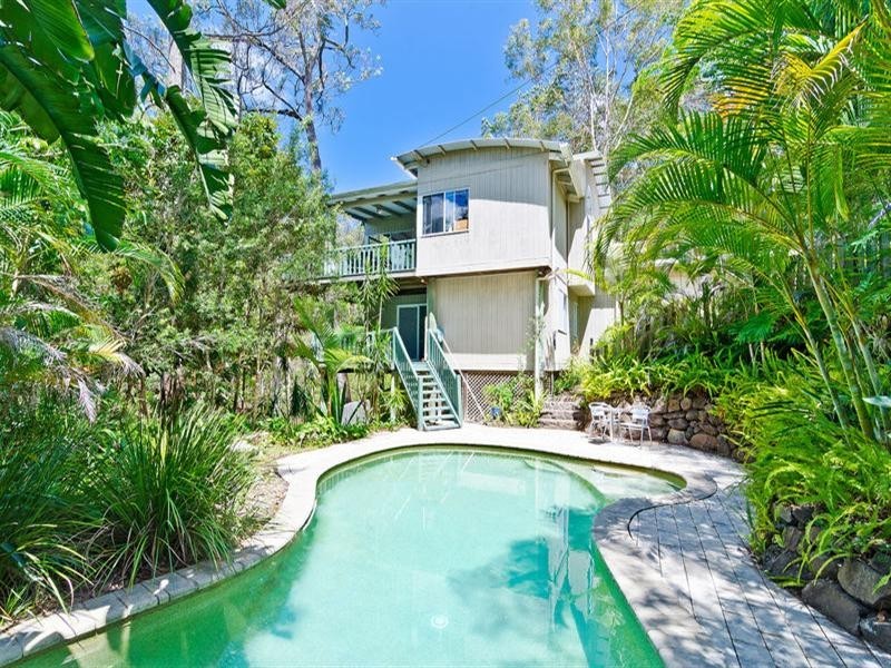 13 Cheshire Grove, Elanora QLD 4221