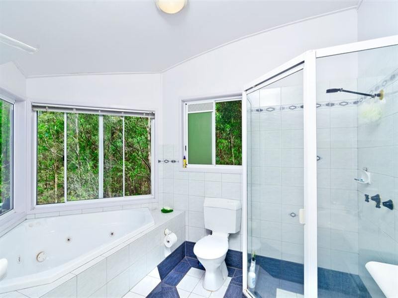 13 Cheshire Grove, Elanora QLD 4221