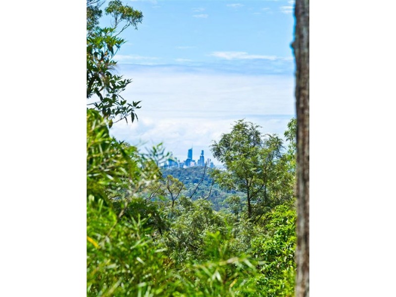 13 Cheshire Grove, Elanora QLD 4221