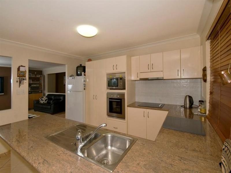 7 Gardendale Crescent, Burleigh Waters QLD 4220