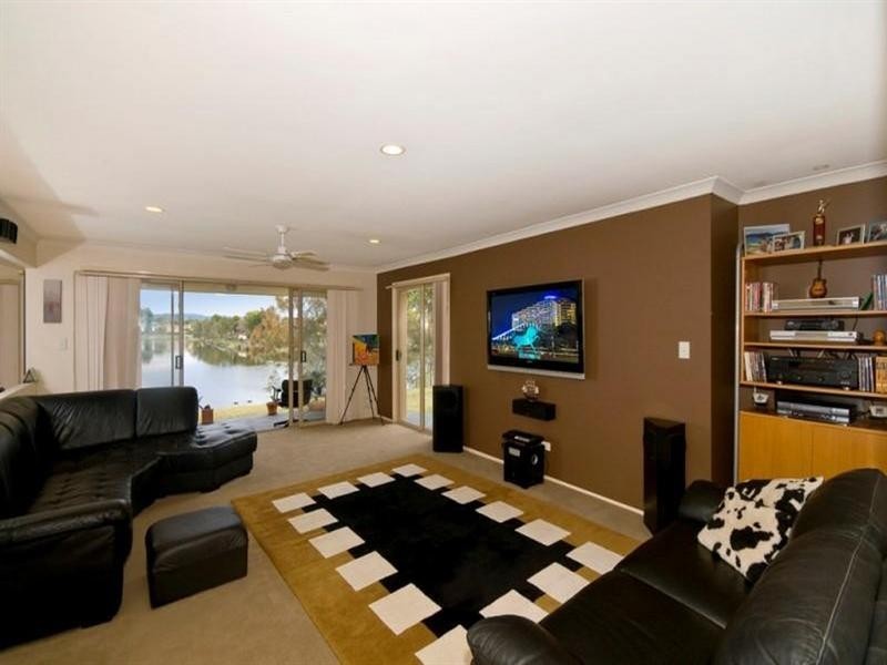 7 Gardendale Crescent, Burleigh Waters QLD 4220