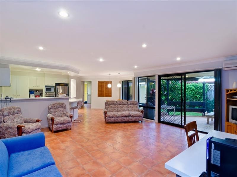 9 Baekea Drive, Elanora QLD 4221