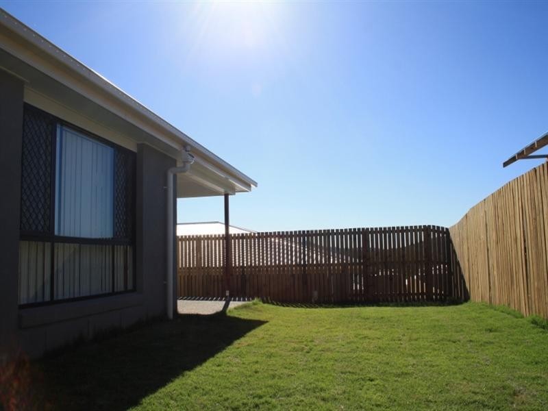 5 Rise Circuit, Pacific Pines QLD 4211