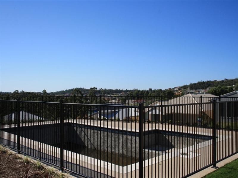 5 Rise Circuit, Pacific Pines QLD 4211