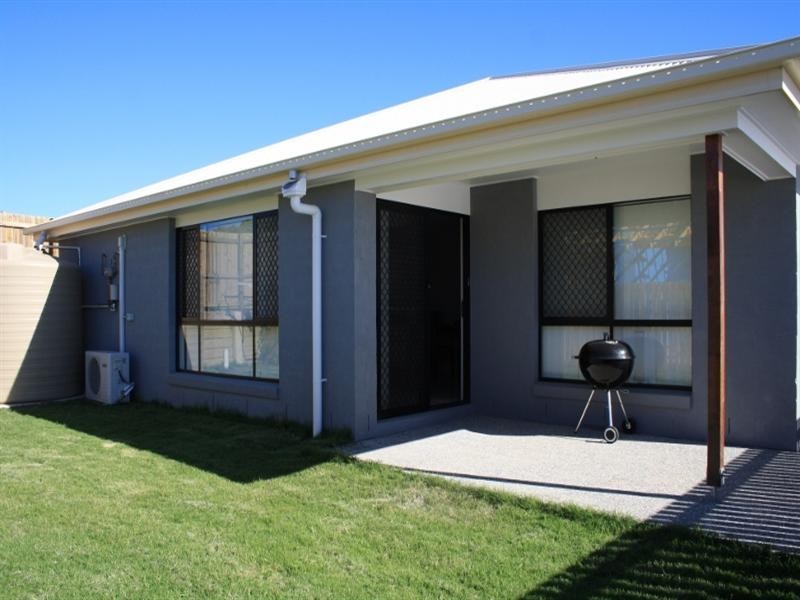 5 Rise Circuit, Pacific Pines QLD 4211