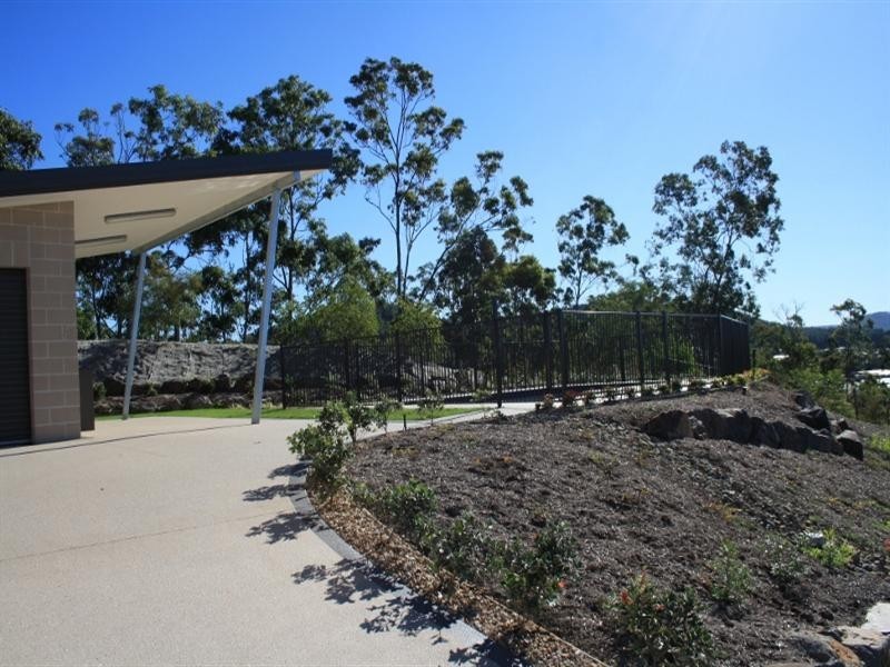 5 Rise Circuit, Pacific Pines QLD 4211