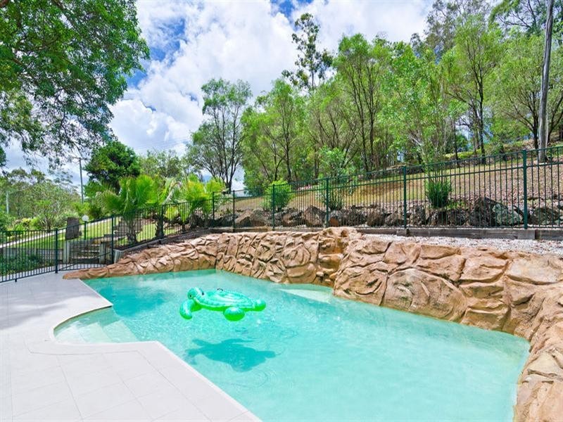 8 Raleigh Terrace, Currumbin Waters QLD 4223