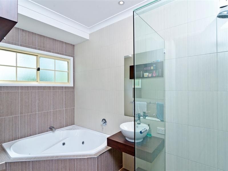 8 Raleigh Terrace, Currumbin Waters QLD 4223