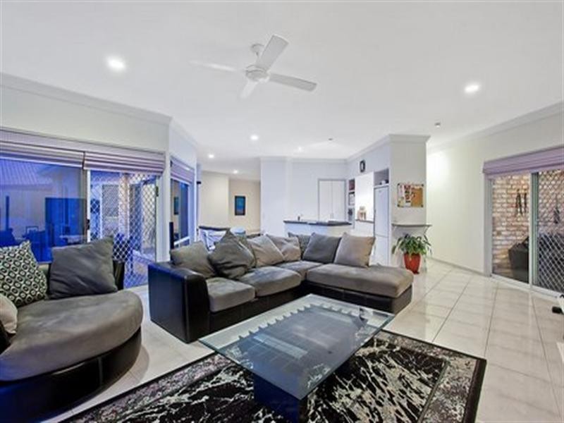 17 Acron Street, Elanora QLD 4221