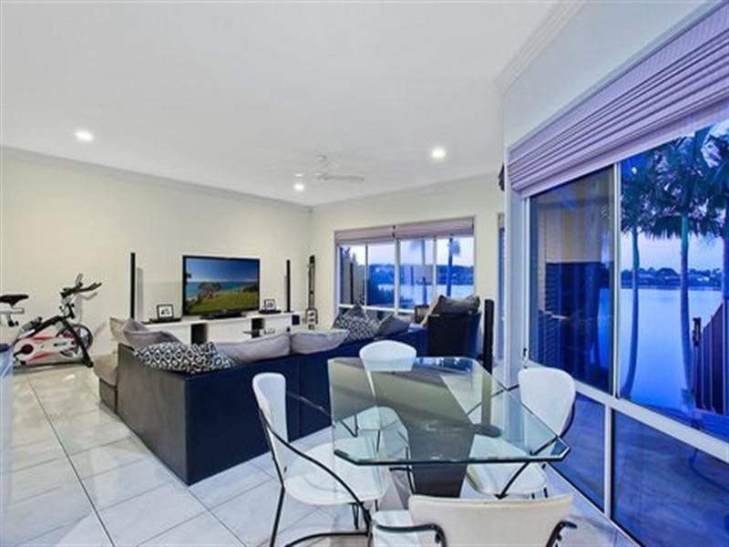 17 Acron Street, Elanora QLD 4221