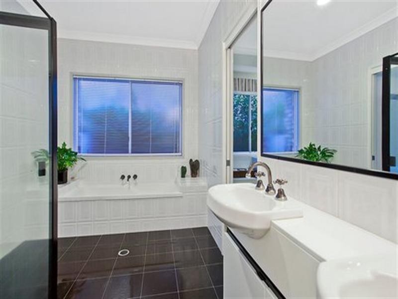 17 Acron Street, Elanora QLD 4221