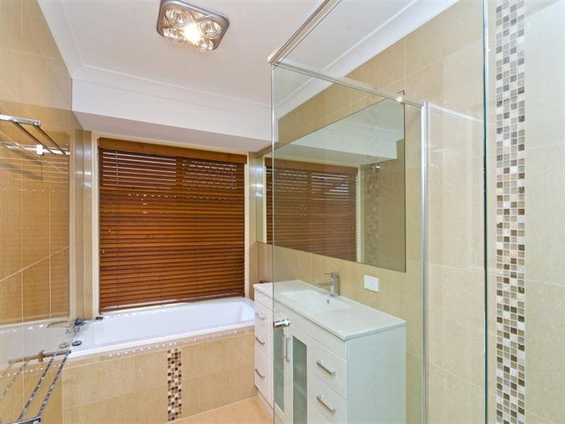 6 Avocado Street, Elanora QLD 4221