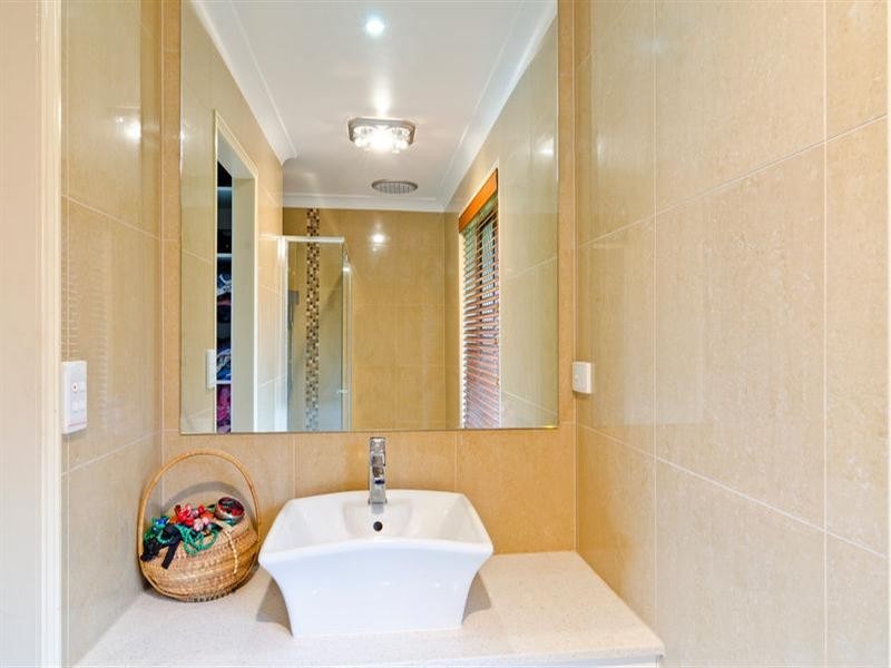 6 Avocado Street, Elanora QLD 4221