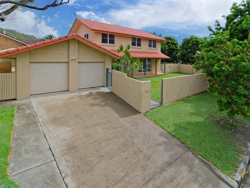 10 Melaleuca Drive, Palm Beach QLD 4221