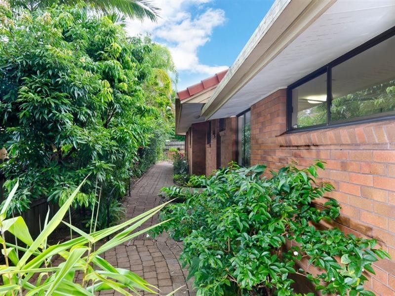 24 Glen Eagles Drive, Robina QLD 4226
