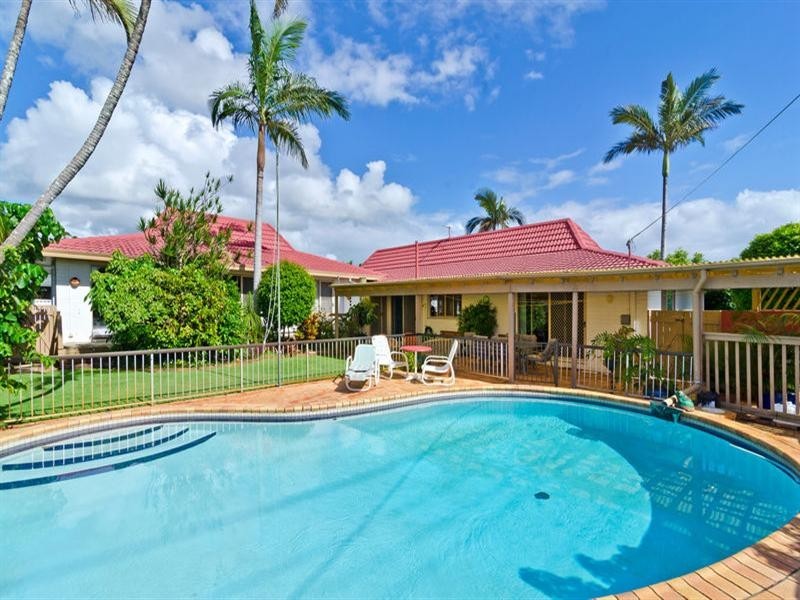 2 Coolibah Drive, Palm Beach QLD 4221