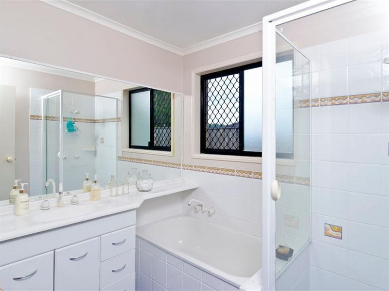 5 Casey Close, Currumbin Waters QLD 4223