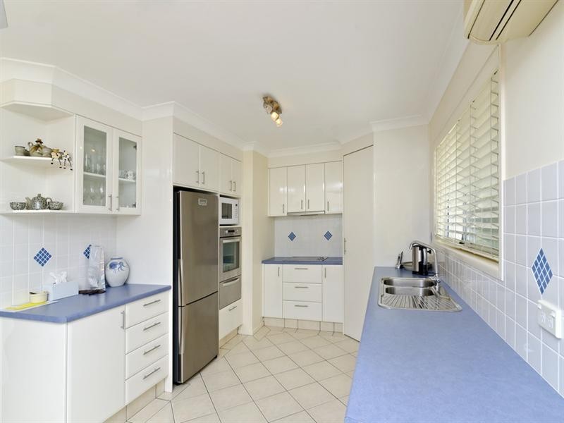 25 Seaview Parade, Elanora QLD 4221