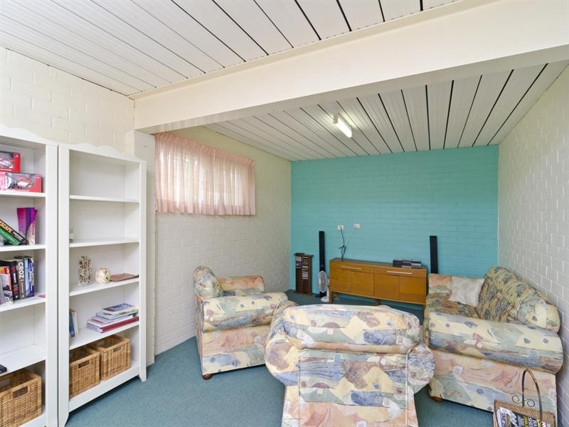 25 Seaview Parade, Elanora QLD 4221