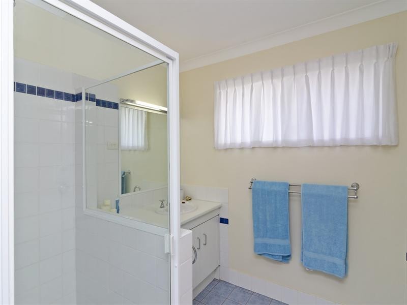 25 Seaview Parade, Elanora QLD 4221