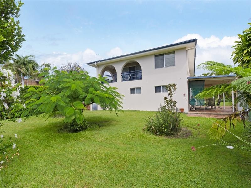 25 Seaview Parade, Elanora QLD 4221