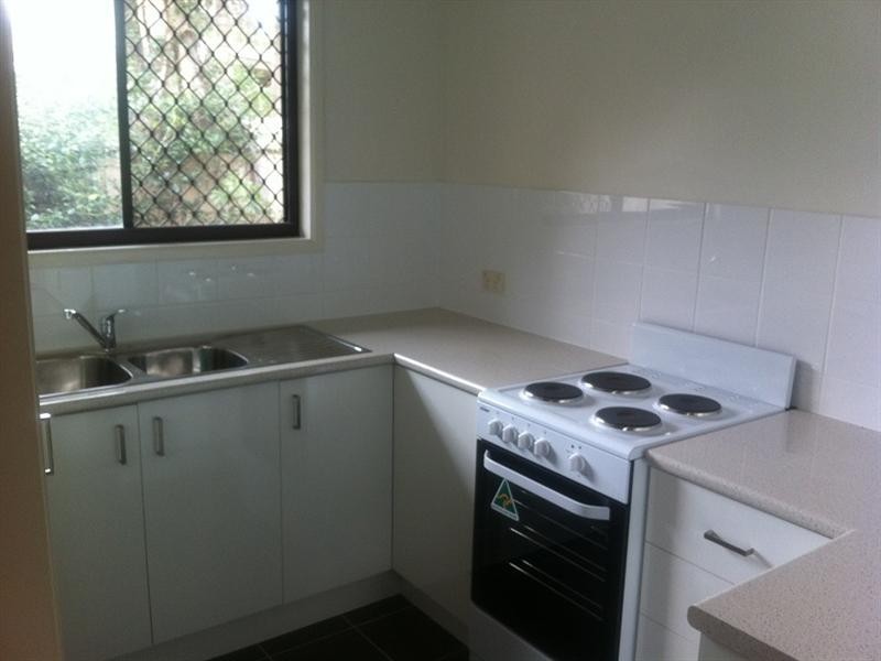 2/10 Leyte Avenue, Palm Beach QLD 4221