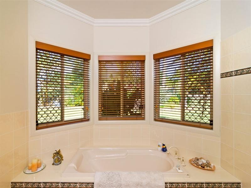 16 Jamberoo Court, Tallebudgera QLD 4228