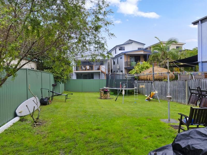 8 Fourteenth Avenue, Palm Beach QLD 4221