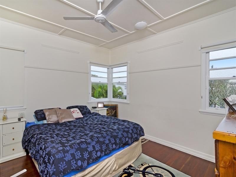 8 Fourteenth Avenue, Palm Beach QLD 4221