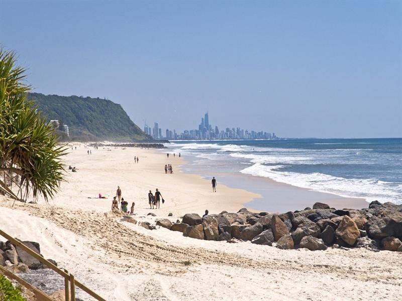 8 Fourteenth Avenue, Palm Beach QLD 4221