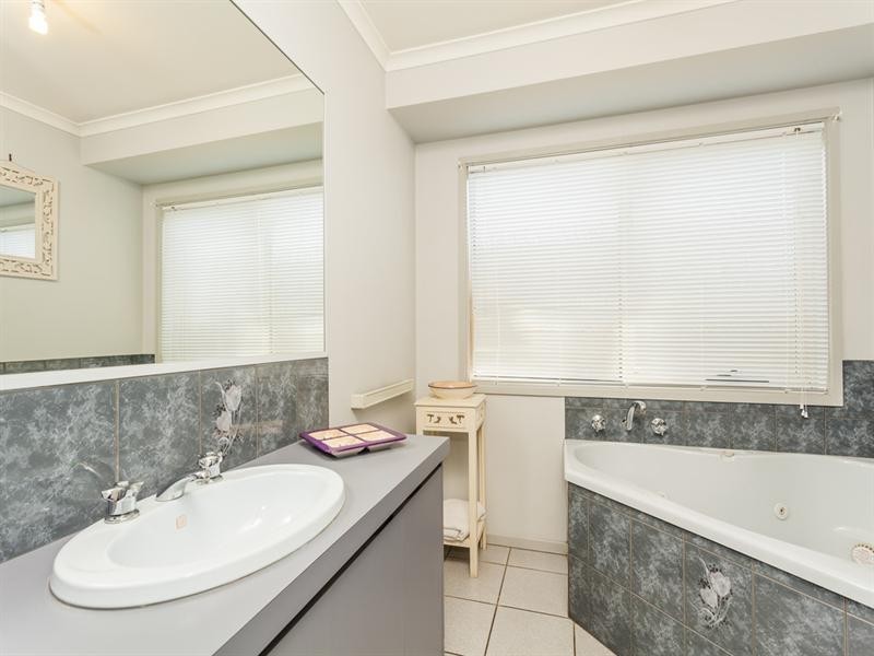 20 Lino Court, Whittington VIC 3219