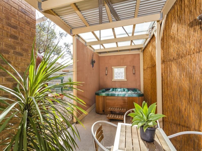 20 Lino Court, Whittington VIC 3219