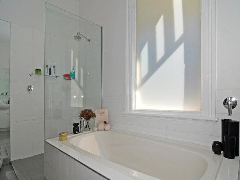 30 Daisy Street, Newtown VIC 3220