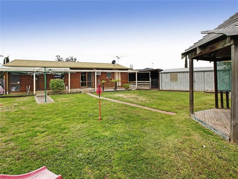 17 Amanda Avenue, Corio VIC 3214