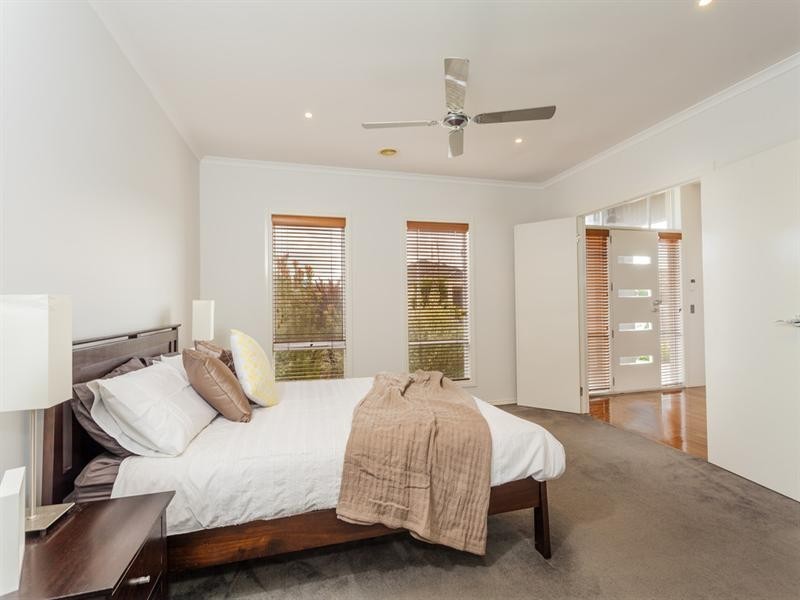 20 Roseview Way, St Albans Park VIC 3219