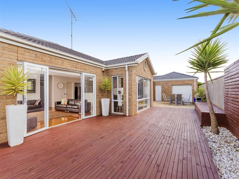 20 Roseview Way, St Albans Park VIC 3219
